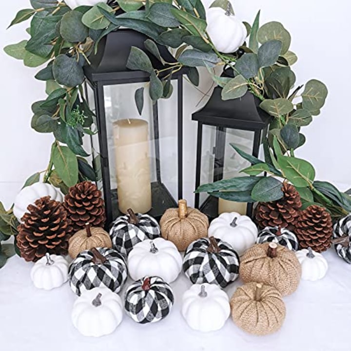 Winlyn Artificial White Pumpkins (Set of 14)