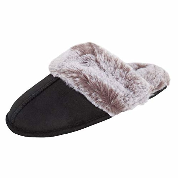 Jessica Simpson Women&#039;s Comfy Faux Fur House Slipper