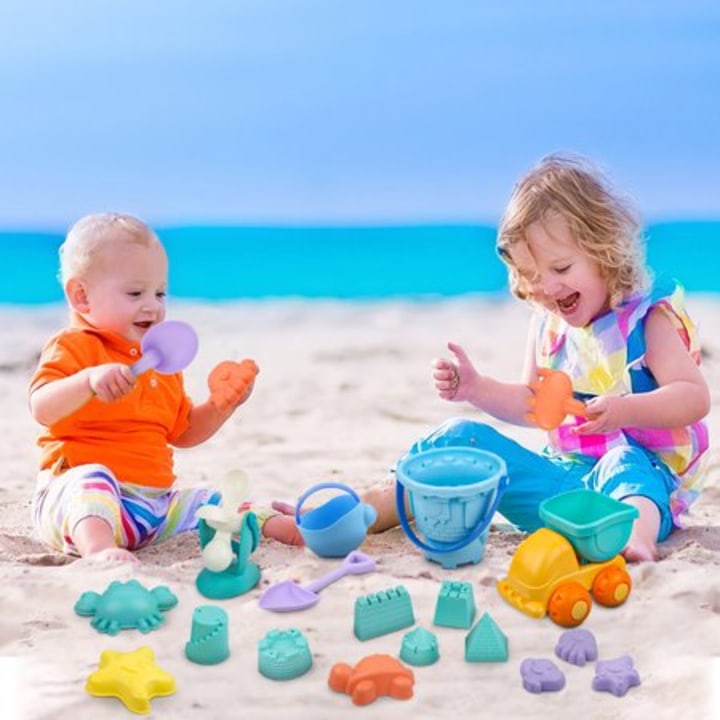 Kids Beach Sand Toys Set 20pcs Castle Animals Sand Molds Water Wheel and Bucket Sandbox Toys with Mesh Bag