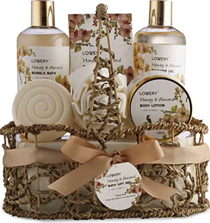 Honey and Almond Scent Luxury Bath & Body Set
