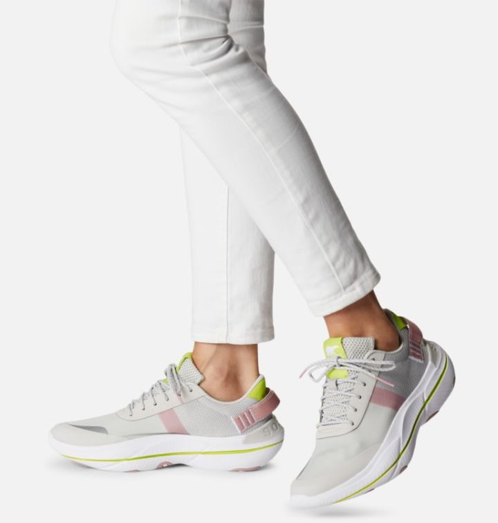 Women&#039;s Explorer Blitz(TM) Leisure Lace Sneaker