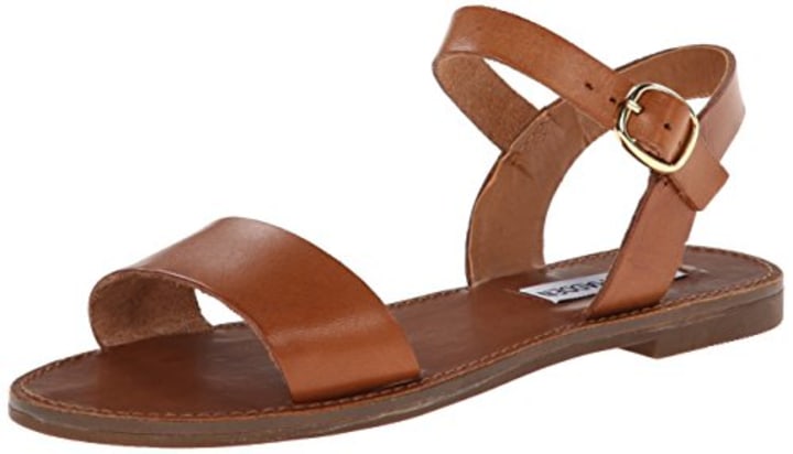 Steve Madden Women&#039;s Donddi Flat Sandal, Tan Leather, 5