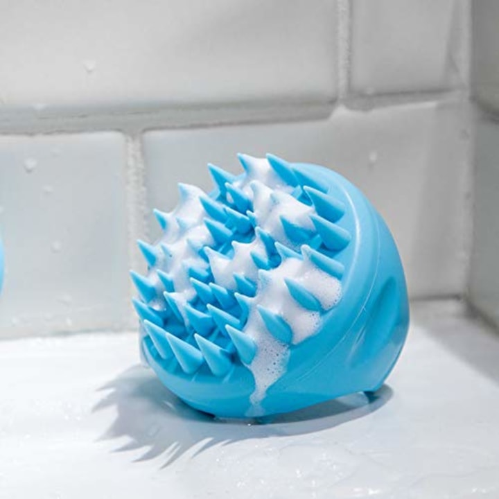 Masseur pour cuir chevelu et brosse antipelliculaire pour la douche de Flathead Products - pour éliminer les pellicules sous la douche - Utilisation humide et sèche - Stimule la croissance - Comprend 2 têtes d'élimination de massage |  Bleu