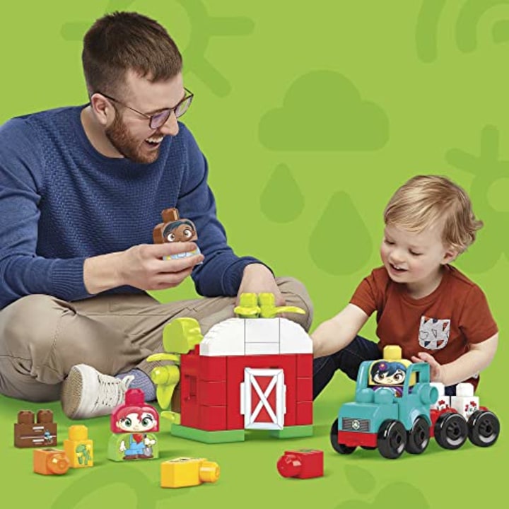 MEGA BLOKS GREEN TOWN Grow &amp; Protect Farm building set with 54 big building blocks and special pieces, toy gift set for ages 1 and up