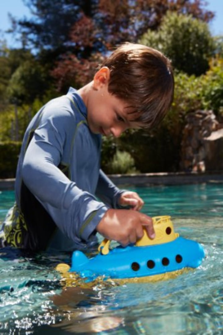 Green Toys Submarine in Yellow &amp; blue - BPA Free, Phthalate Free, Bath Toy with Spinning Rear Propeller. Safe Toys for Toddlers, Babies
