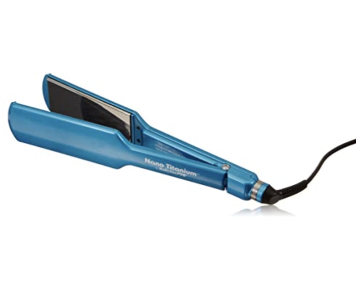 Nano titanium ultra-thin straightening iron