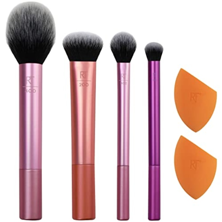 Real Techniques Everyday Essentials Makeup Brush Set with 2 Sponge Blenders, Multiuse Brushes, For Eyeshadow, Foundation, Blush, Highlighter, and Concealer, 6 Piece Makeup Brush Set