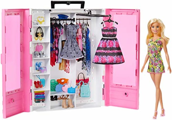 Barbie Fashionistas Ultimate Closet Wearable Fashion Toy