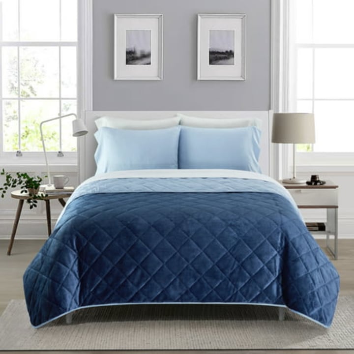 Dearfoams Velvet Plush 7-Piece Quilt Bedding Set
