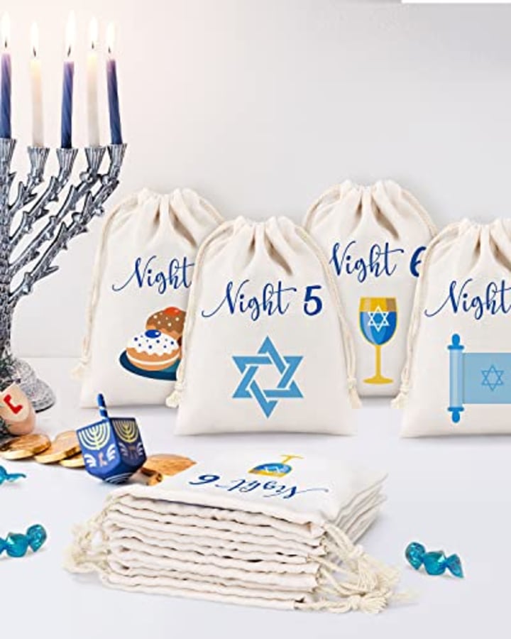 8 Nights of Hanukkah Drawstring Bags Chanukah Gift Bags Hanukkah Countdown Calendar Hanukkah Linen Treat Goodie Bags for Kids Festival of Lights Party Favor Set of 8