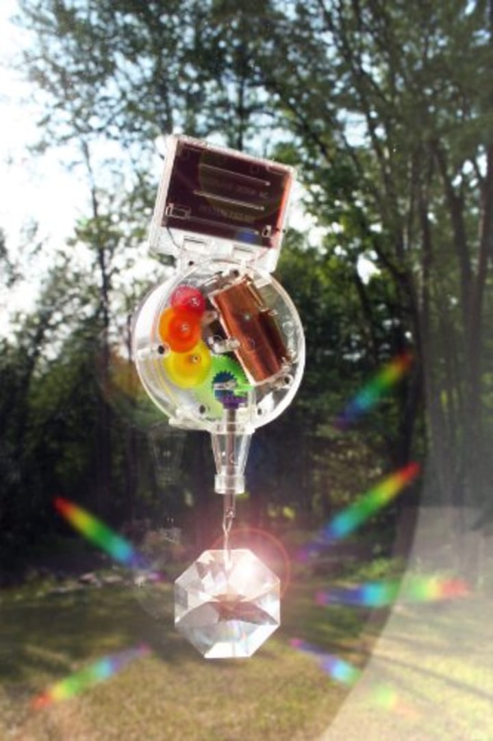 Kikkerland Solar-Powered Rainbow Maker