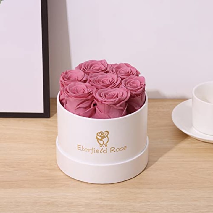 Eterfield Preserved Roses That Last a Year Eternal Rose in a Box Real Rose Without Fragrance Gift for Her (7 Pink Roses, Round White Box)