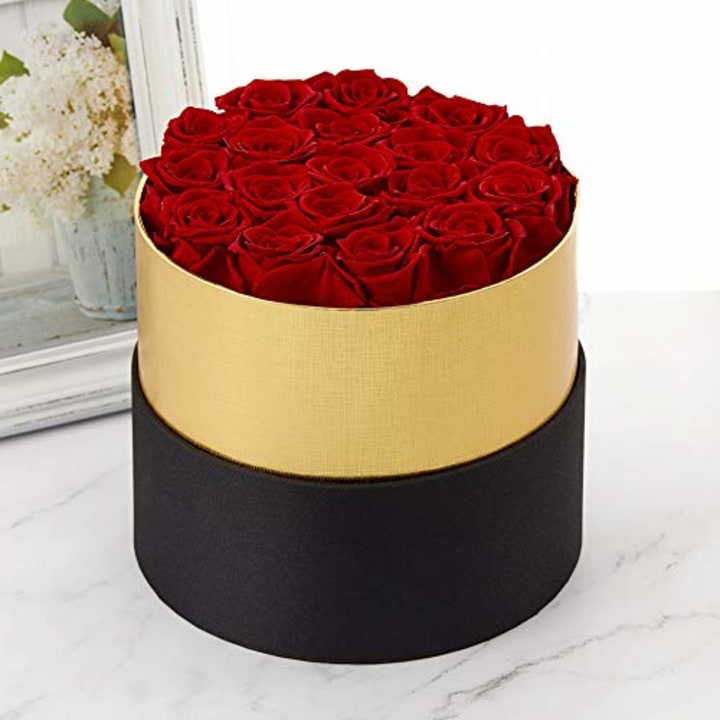 Eterfield Real Roses Handmade Preserved Roses in a Box That Last a Year Gift for Her (Round Black Box, 18 Red Roses)