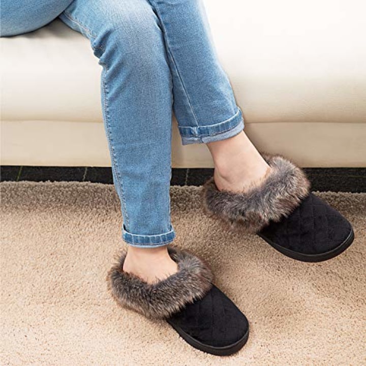 DL Memory Foam Winter House Slippers for Women With Fur Collar, Cozy Womens Soft Warm Closed Indoor Slippers Non-Slip, Comfy Woman Houseshoes Home Slipper Black Size 7-8
