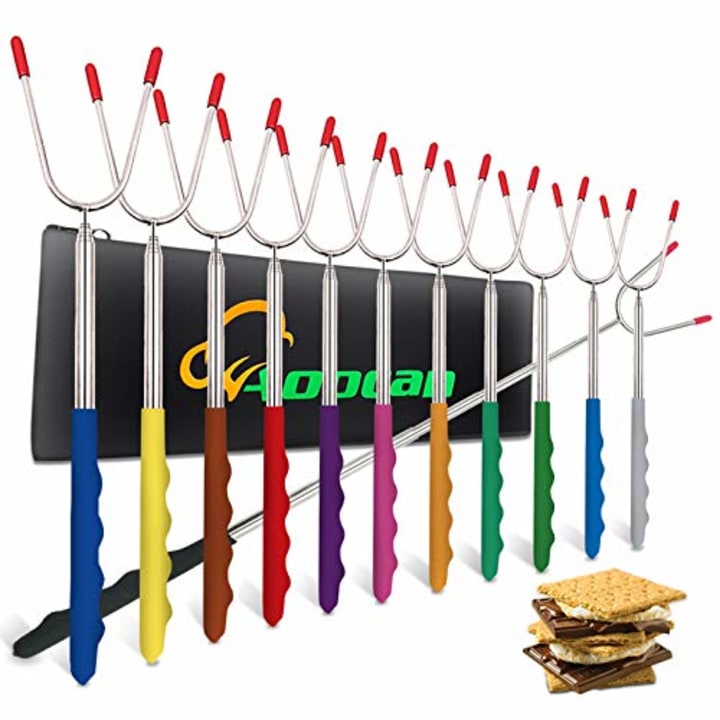 Aoocan Marshmallow Roasting Sticks Set of 12. Best s'mores makers and tools 2021.