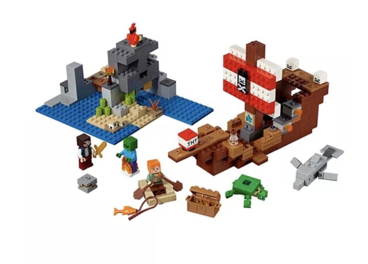 LEGO Minecraft The Pirate Ship Adventure LEGO Set