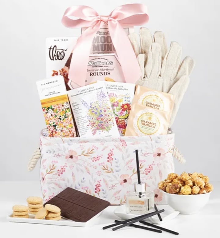 The Best Gift Ideas for New Moms  Best gifts for mom, New mom gift basket,  Gifts for new moms