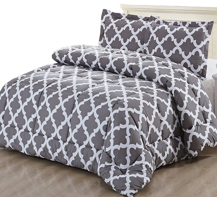 Printed Comforter Set (Grey, Queen) with 2 Pillow Shams