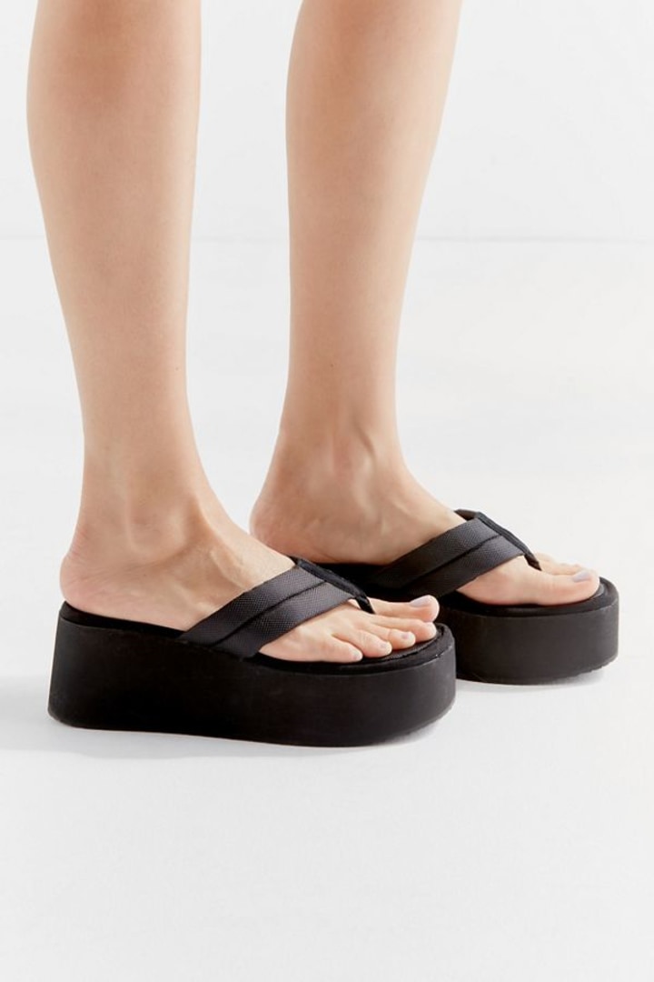 Steve Madden is bringing back its iconic sandals yes THOSE sandals