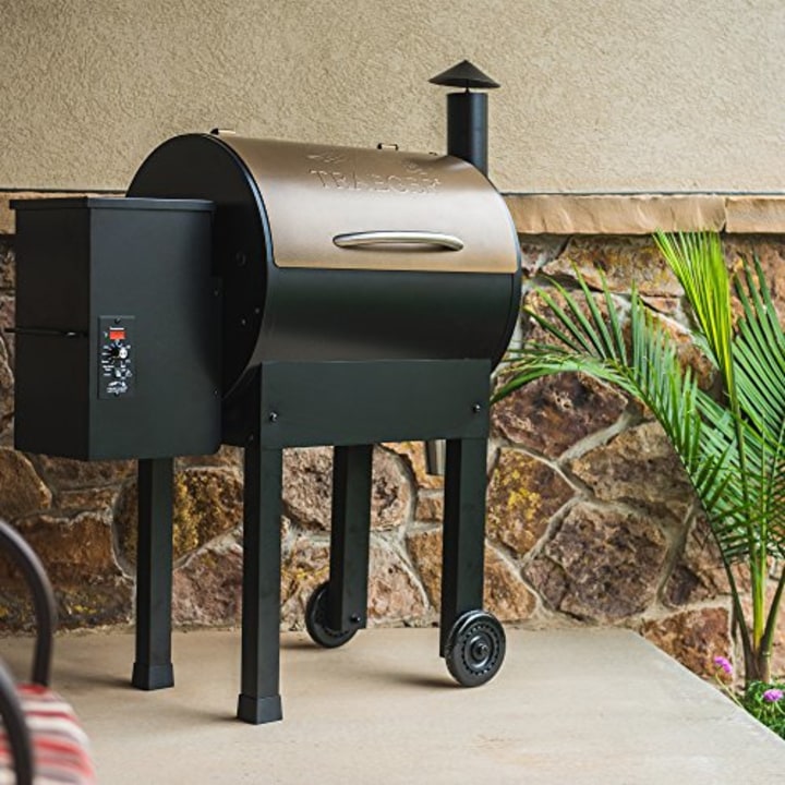 Tailgater Elite 20 Wood Pellet Grill and Smoker in Silver Vein