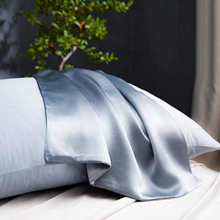 YANIBEST Silk Pillowcase for Hair and Skin - 600 Thread Count 100% Mulberry Silk Bed Pillowcase with Hidden Zipper, Standard Size Pillow Cases