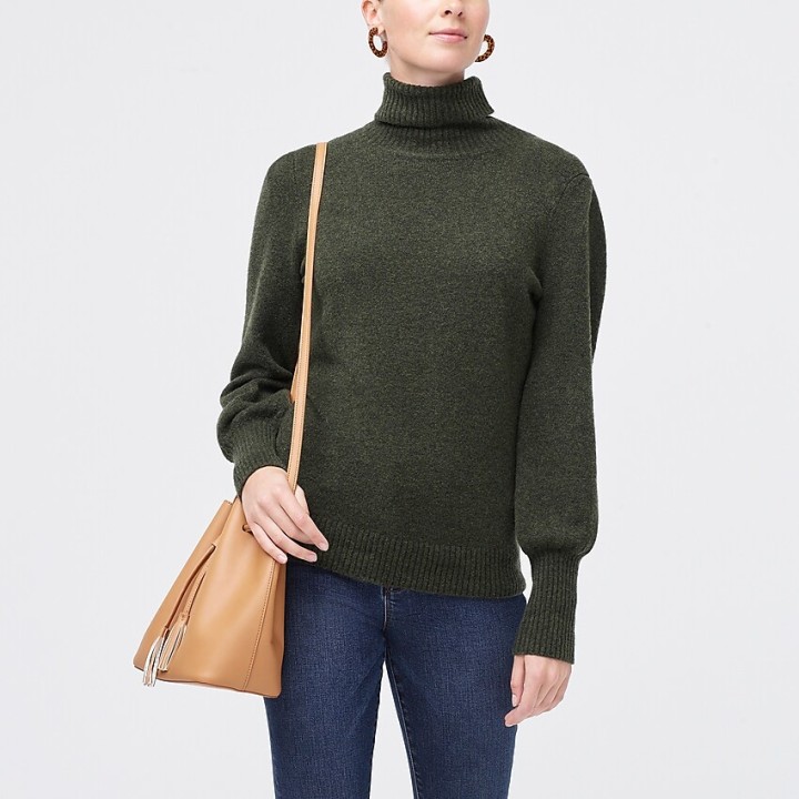 Puff-sleeve sweater in extra-soft yarn