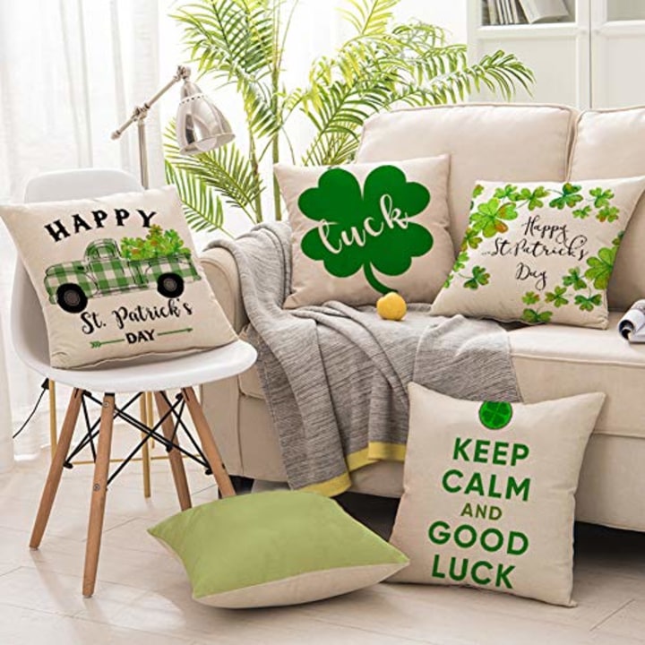 Shamrock St Patricks Day Throw Pillow Cover 18x18 Green Holiday Decorative Cushion Covers Indoor and Outdoor Set of 4 for Party, Living Room, Bedroom and Car (Shamrock)