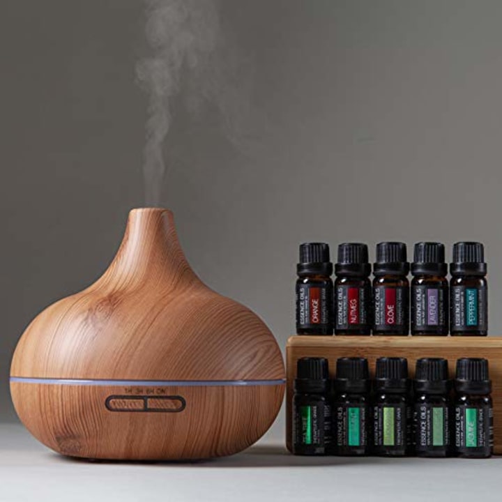 Aromatherapy Diffuser &amp; Essential Oil Set