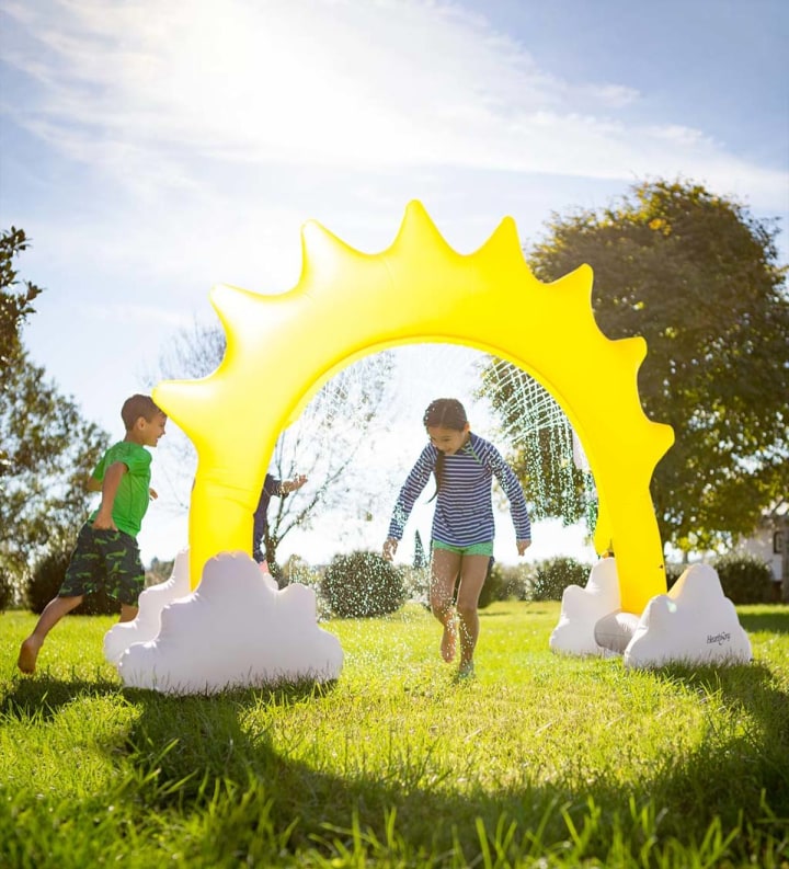 HearthSong Inflatable Sunshine Sprinkler