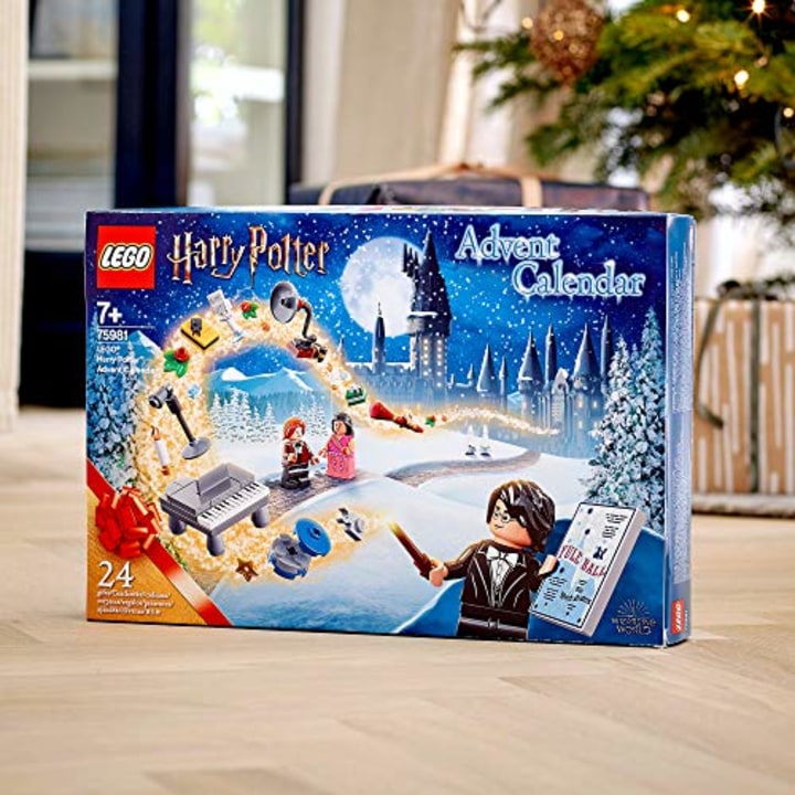 LEGO Harry Potter Advent Calendar 75981, Collectible Toys from The Hogwarts Yule Ball, Harry Potter and The Goblet of Fire and More, Great Christmas or Birthday Calendar Gift, New 2020 (335 Pieces)