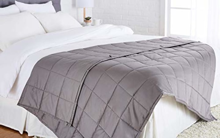 AmazonBasics All-Season Cotton Weighted Blanket - 12-Pound, 60&quot; x 80&quot; (Full/Queen), Dark Grey