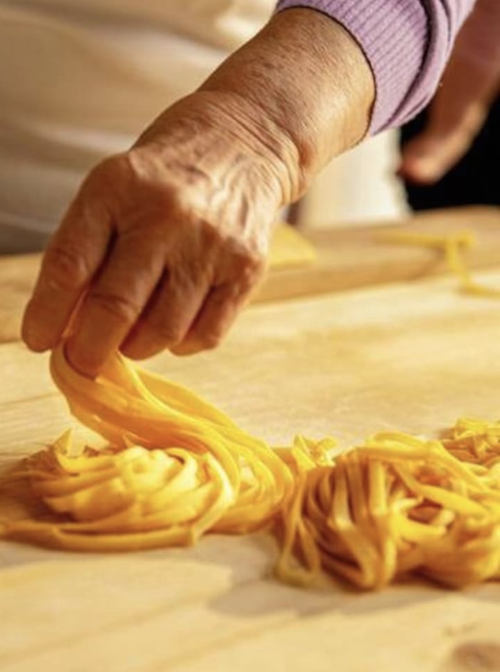 Airbnb Experiences: Pasta with the Grandmas