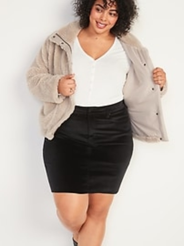 High-Waisted Secret-Slim Pockets Velvet Plus-Size Skirt