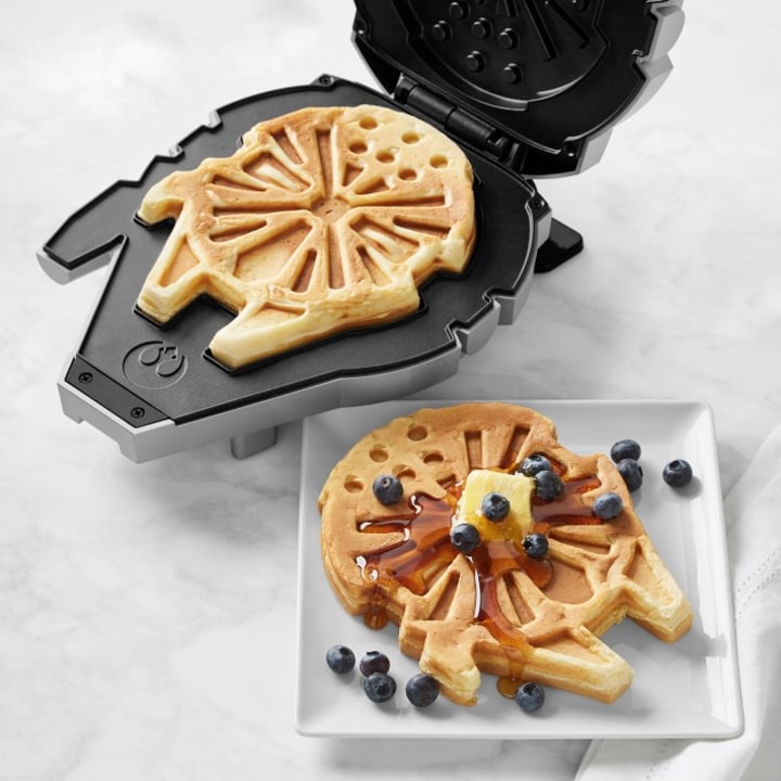 &quot;Star Wars&quot; Millennium Falcon Waffle Maker