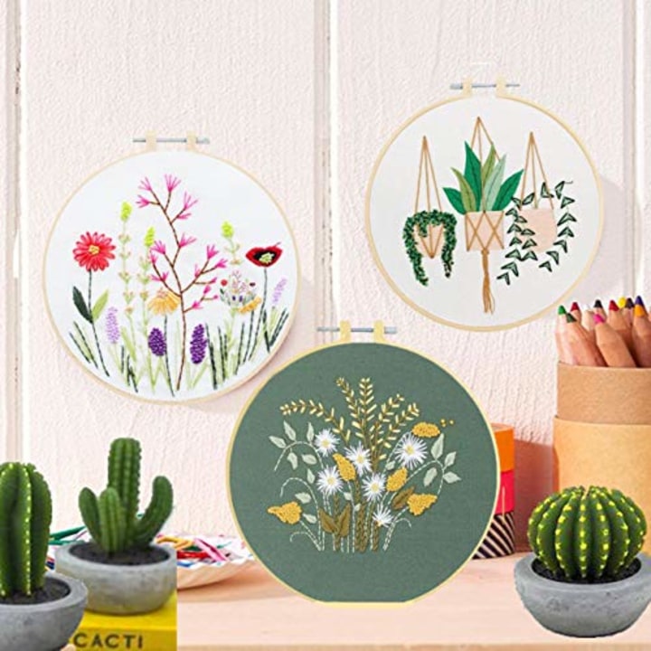 Nuberlic 3 Sets Embroidery Kit for Adults Cross Stitch Starter Kit Include Craft Stamped 3 Embroidery Cloth with Floral Pattern, 3 Embroidery Hoops, T