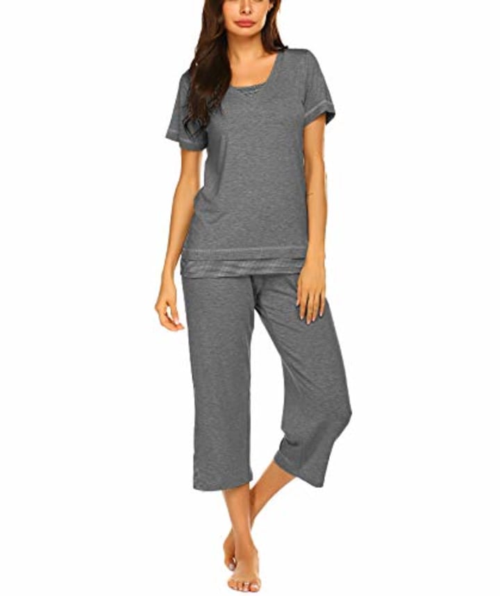 Ekouaer Women&#039;s Pajamas Set Soft V Neck Striped Sleepwear Top and Capri Pj Lounge Sets (Large, MGT)