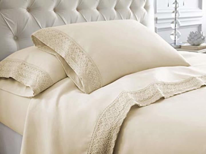 Amrapur Overseas 4-Piece Linen Bed Set
