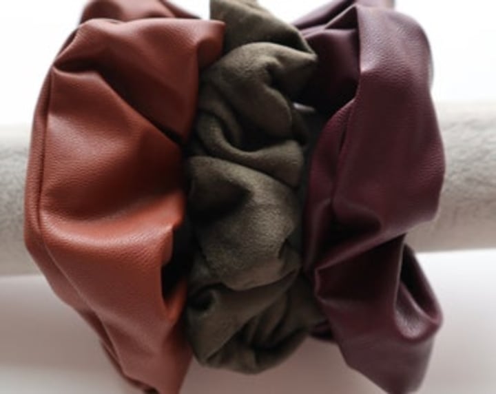 Scrunchies - LEATHER SCRUNCHIES (Faux) - Pleather scrunchies - Vegan Leather - Scrunchies - Hair tie - Scrunchie Canada