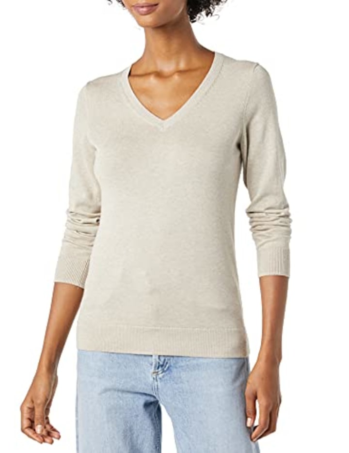Amazon Essentials Lightweight V-Neck Sweater