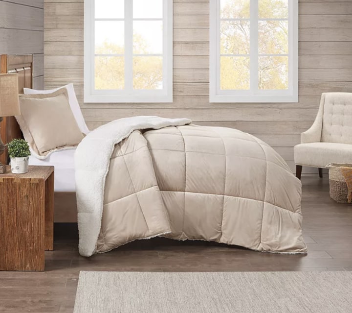 Clifton top ugg comforter