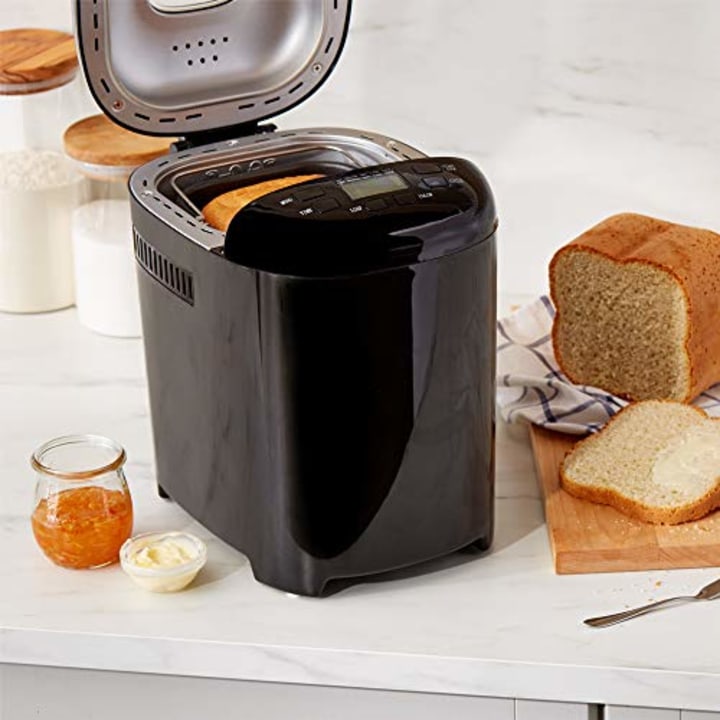 Amazon Basics 2 Pound Non-Stick Bread Making Machine, Black