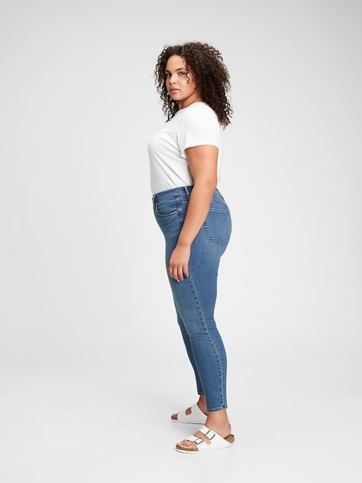 High Rise True Skinny Jeans with Secret Smoothing Pockets With Washwell(TM)