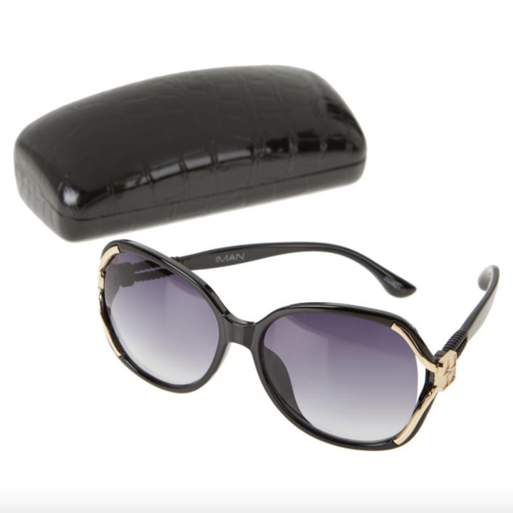 Global Chic Vented Oval Sunglasses with Case