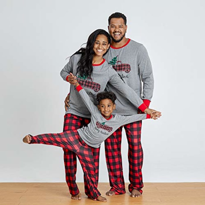 IFFEI Matching Family Pajamas Sets Christmas PJ&#039;s Sleepwear Truck Print Top with Plaid Bottom Men: M
