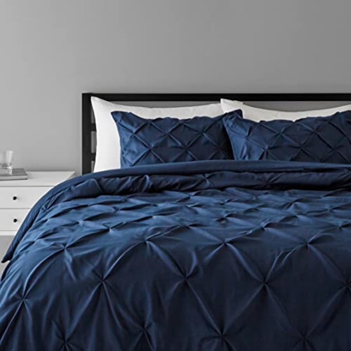 Amazon Basics Pinch Pleat All-Season Down-Alternative Comforter Bedding Set - Full / Queen, Navy Blue