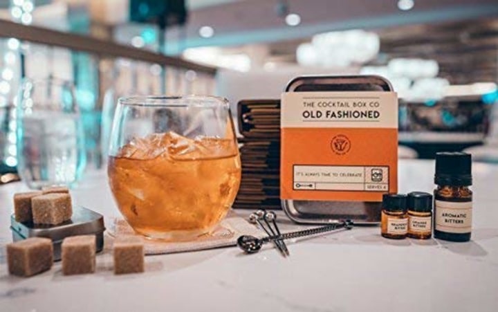 The Cocktail Box Co. Premium Cocktail Kit - The Old Fashioned - Makes 6 Premium Hand Crafted Cocktails. Great gift for any cocktail lover and makes the perfect travel companion! (1 Kit)