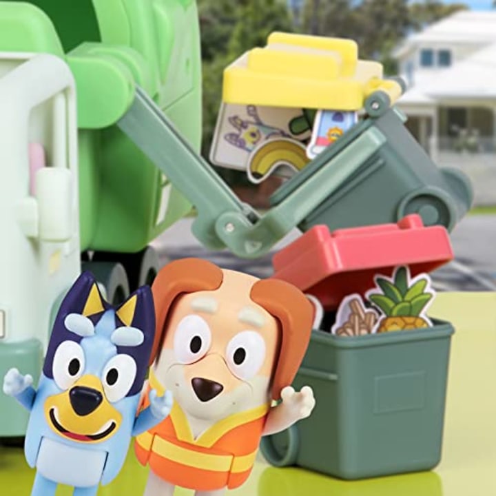 Bluey Garbage Truck - 2.5&quot; Bluey and Bin Man poseable Figures with Playset, Multicolor