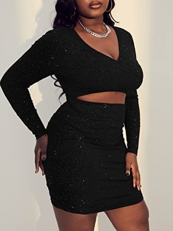 MakeMeChic Women&#039;s Plus Size Cut Out Long Sleeve Glitter Ruched Mini Bodycon Dress Black 1XL