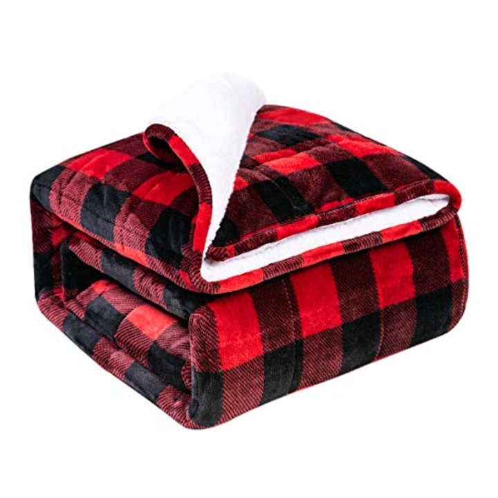 Uttermara Sherpa Fleece Weighted Blanket for Adults, 15 lbs Thick Fuzzy Bed Blanket, Ultra Cozy Sherpa and Super Soft Flannel Full Size Throw Blanket for Sofa Bed, 60 x 80 inches, Tartan Red
