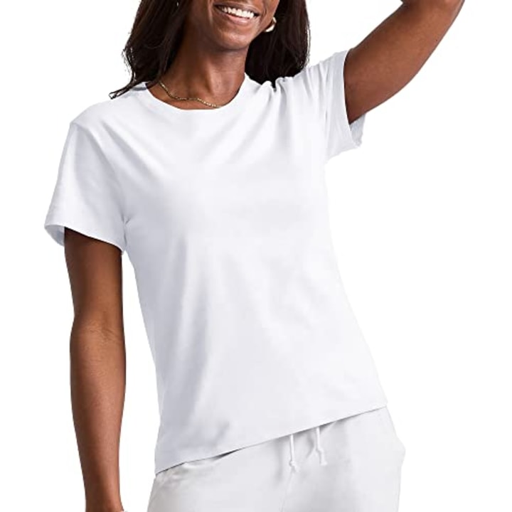 Best White T Shirts For Women To Wear In